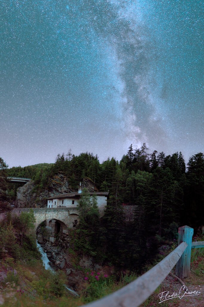 Chapelle du Charmaix sous les étoiles